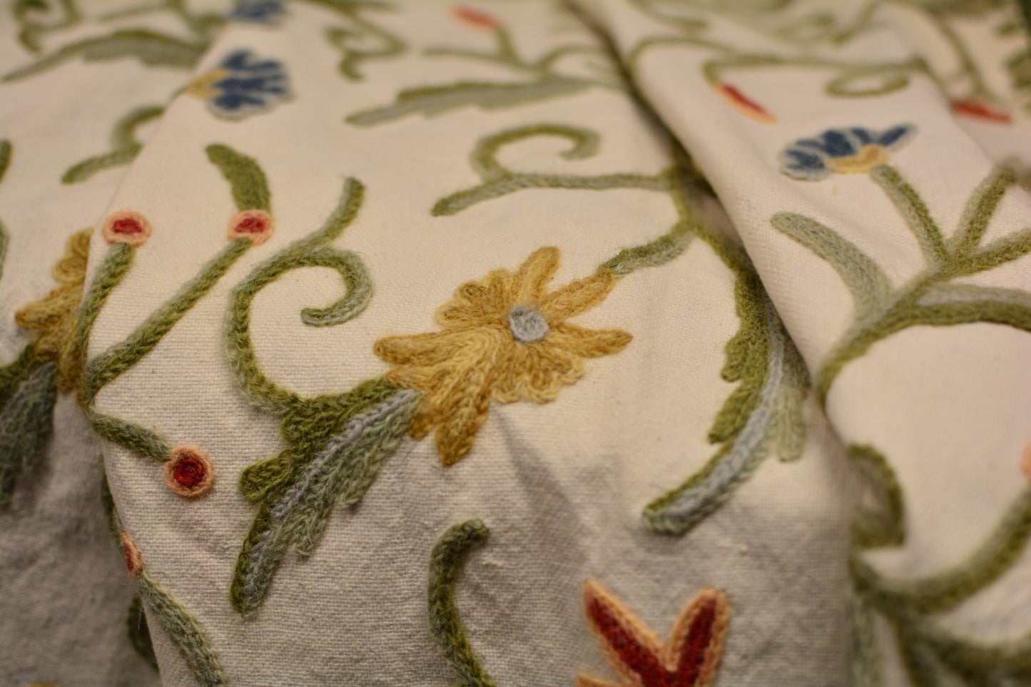 Vintage Daisy Mum Throw