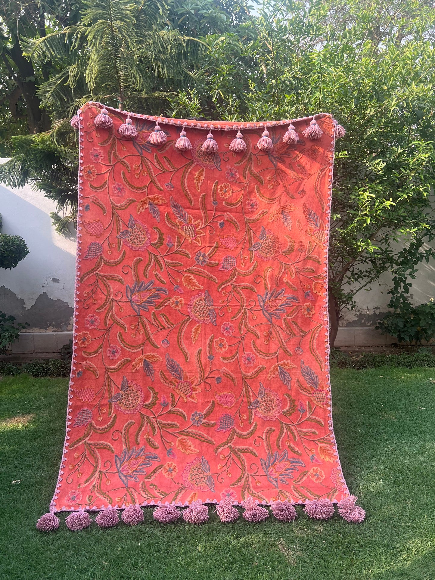 Vintage Dahlia Delight Bed Throw