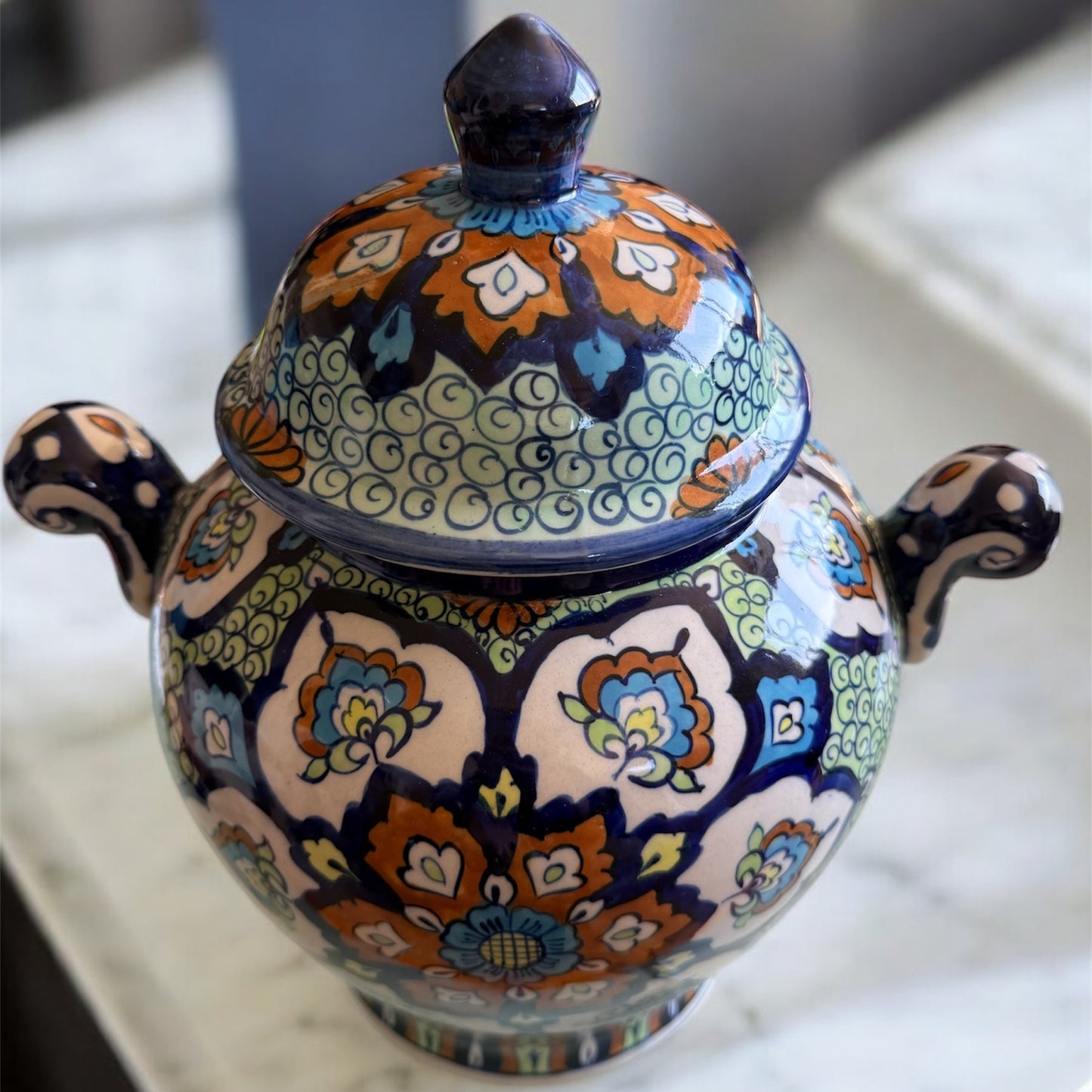 Laurel Mystique – Multani Handcrafted Ceramic Urn