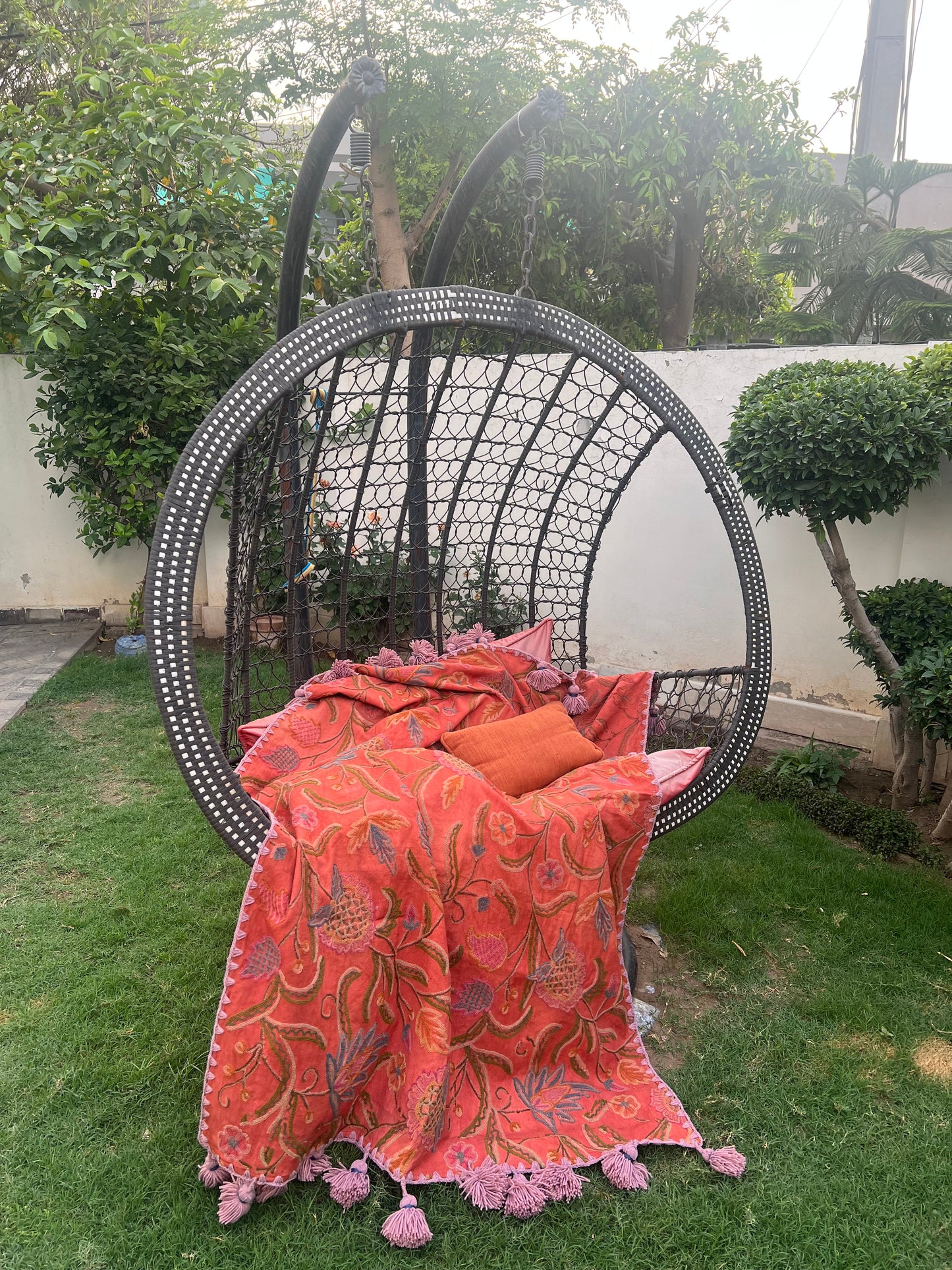 Vintage Dahlia Delight Bed Throw
