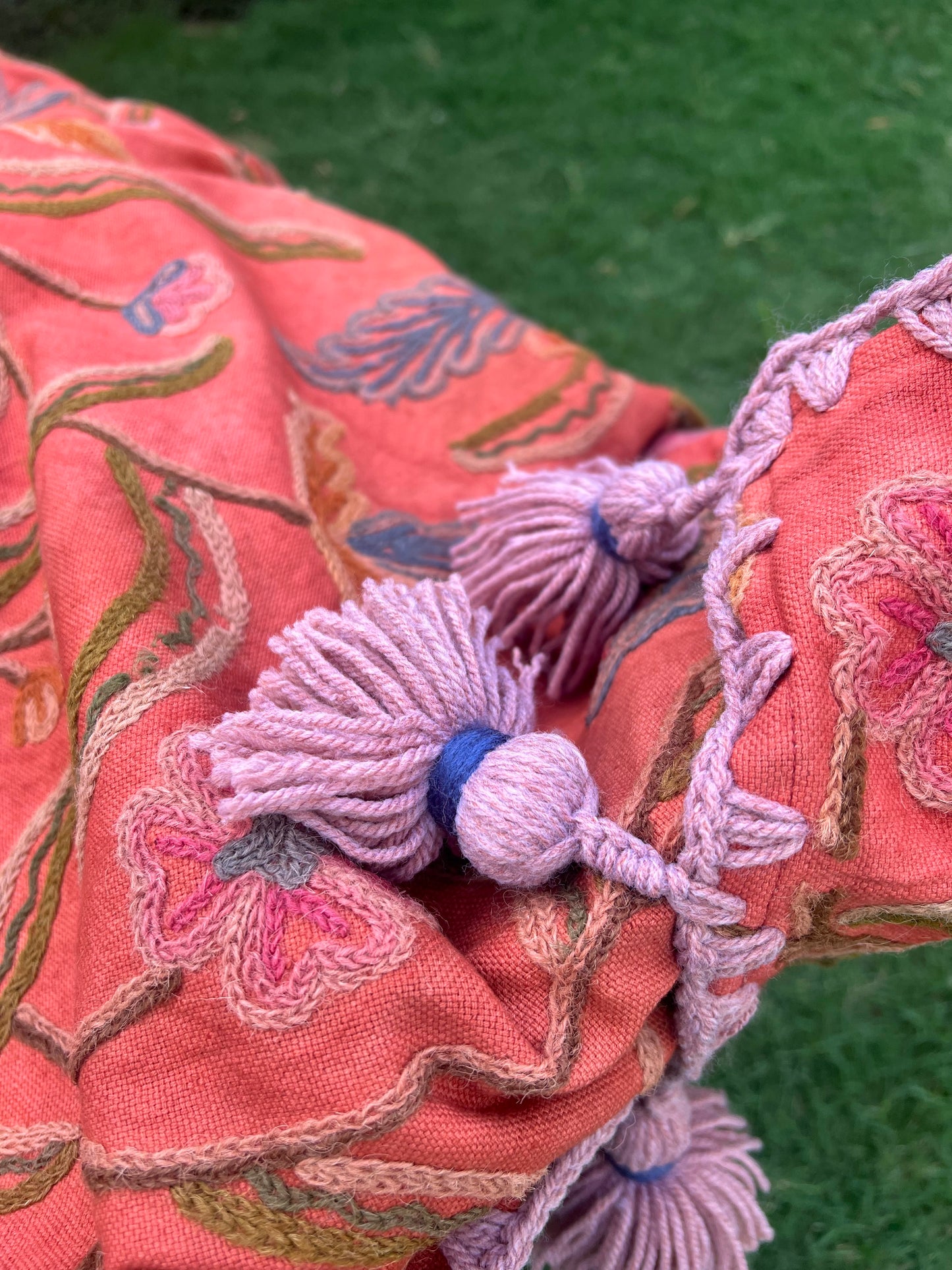 Vintage Dahlia Delight Bed Throw