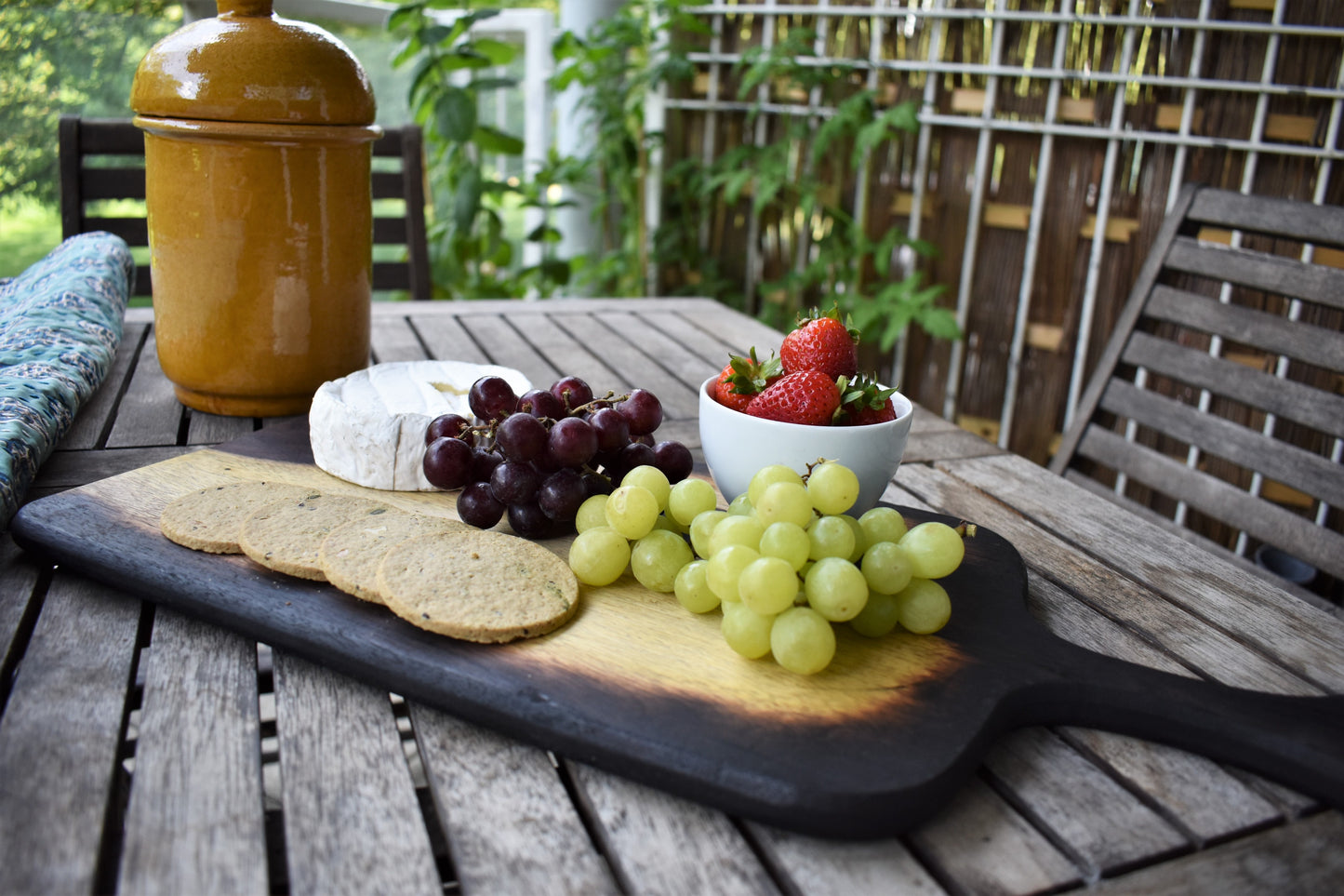 Pyrograph two-toned - Handmade serving board