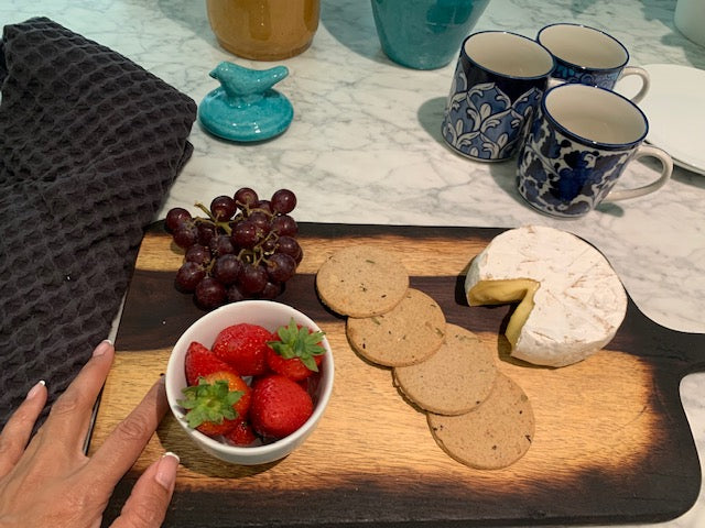 Pyrograph two-toned - Handmade serving board